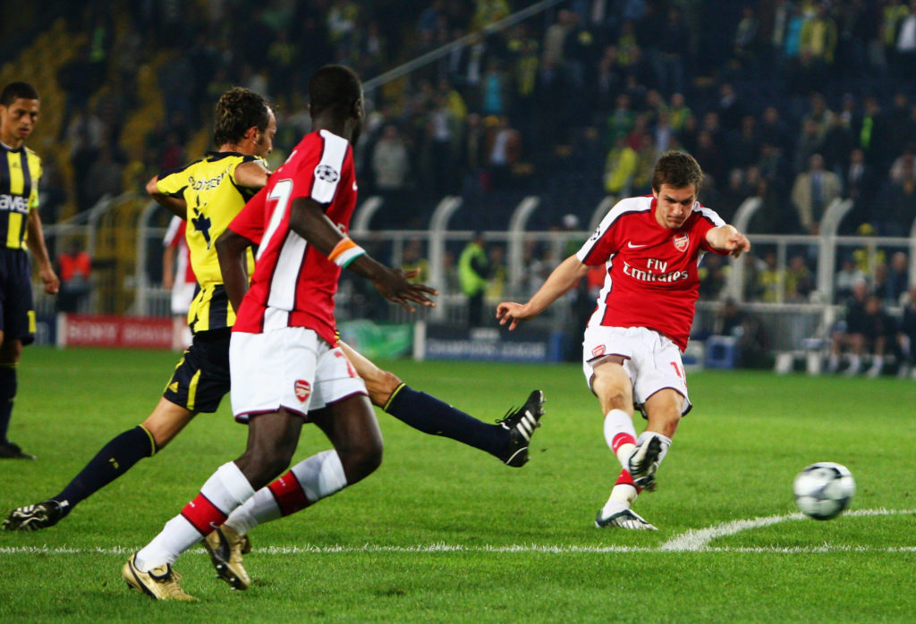 Fenerbahce v Arsenal - UEFA Champions League