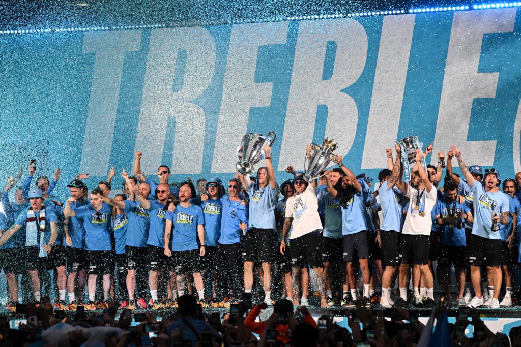 TOPSHOT-FBL-EUR-ENG-C1-PR-FA CUP-MANCITY-PARADE