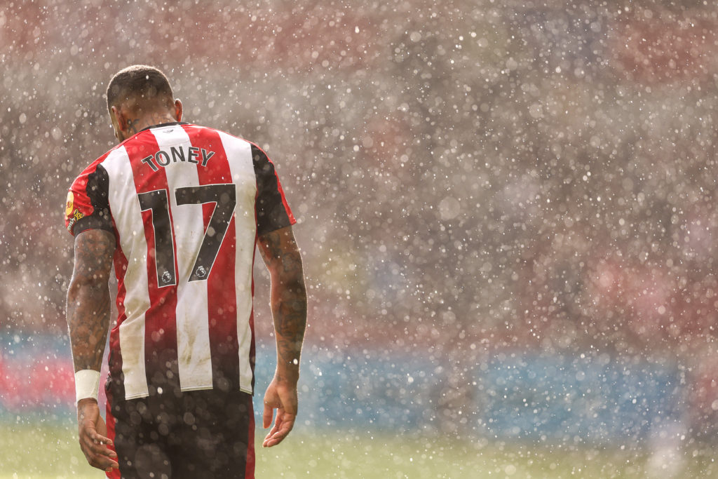 Brentford striker Ivan Toney in Premier League action vs Chelsea