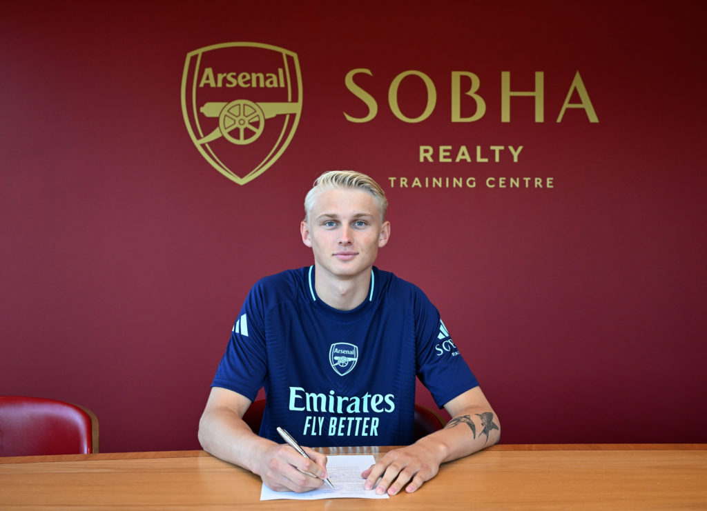 Arsenal Unveil New Signing