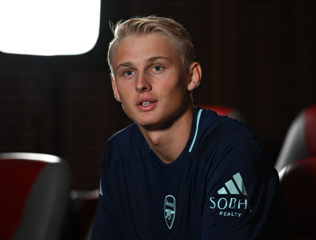 Arsenal Unveil New Signing