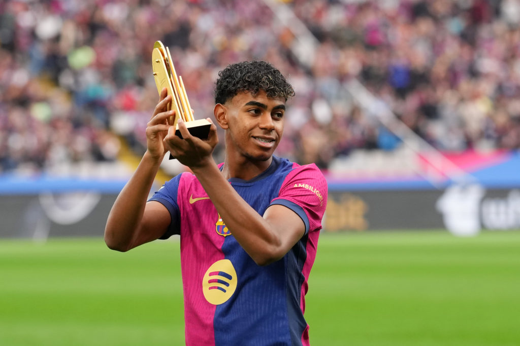 Lamine Yamal shows off his Kopa Trophy before a Barcelona game