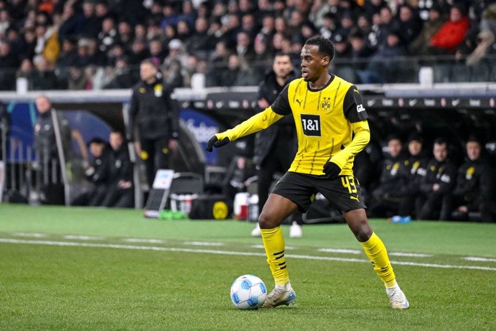 Jamie Gittens with the ball during a Borussia Dortmund match