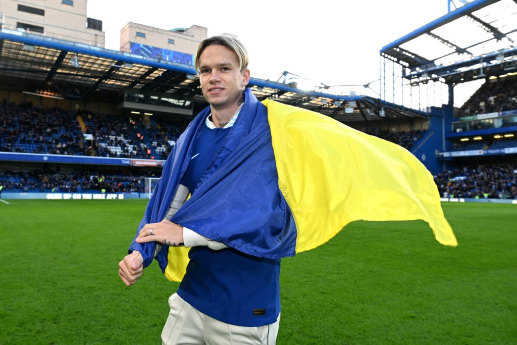 Mykhaylo Mudryk with the Ukraine flag during his presentation at Chelsea