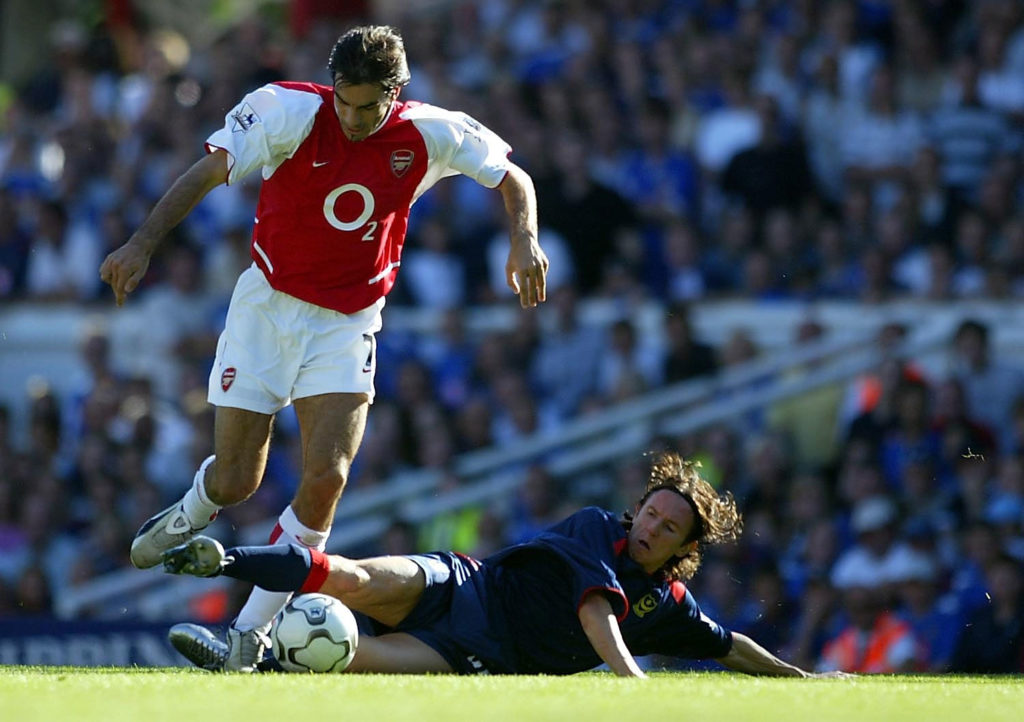 Alexie Smertin tackles Robert Pires
