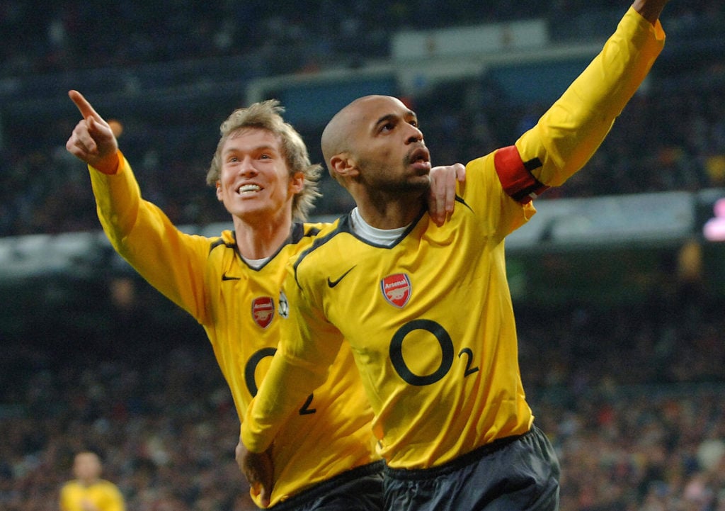 Arsenal's Frenchman Thierry Henry (R) an