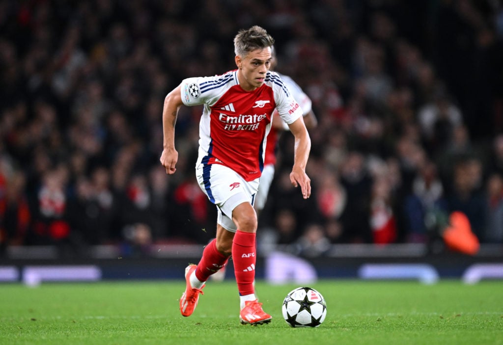 Leandro Trossard with the ball during Arsenal vs PSG