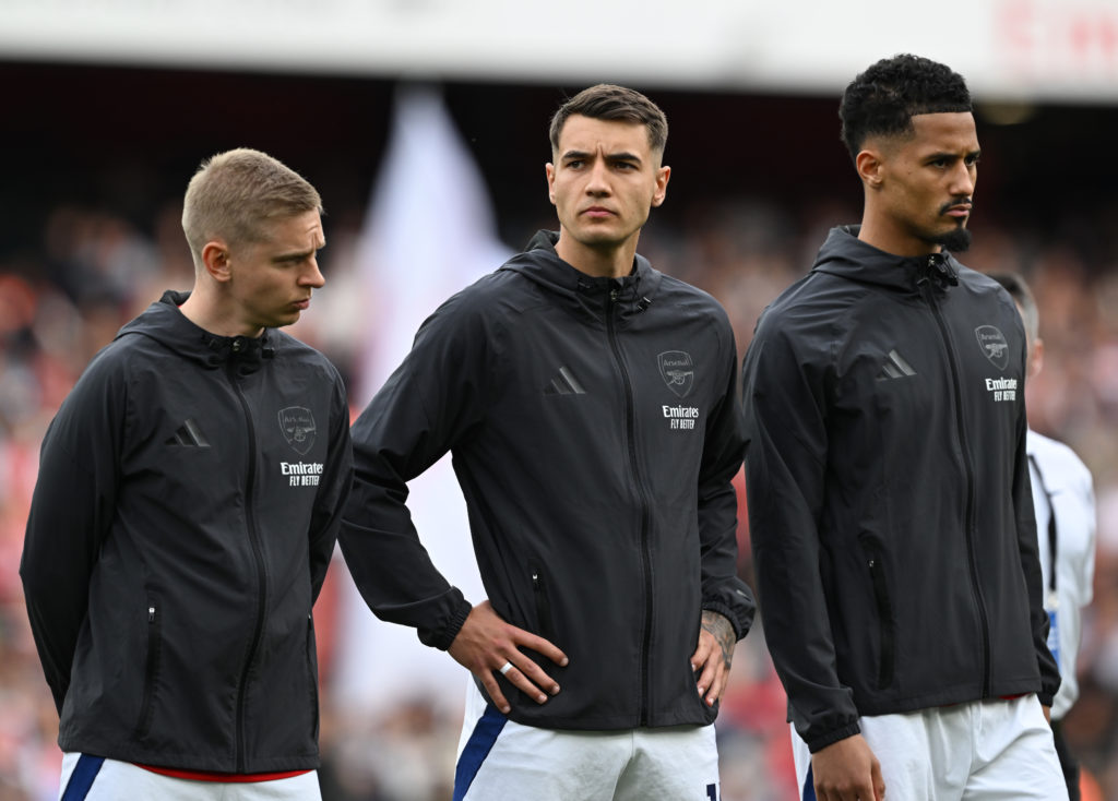 Oleksandr Zinchenko, Jakub Kiwior and William Saliba before an Arsenal game