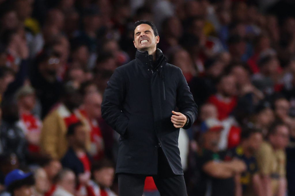 Mikel Arteta reacts during Arsenal vs PSG
