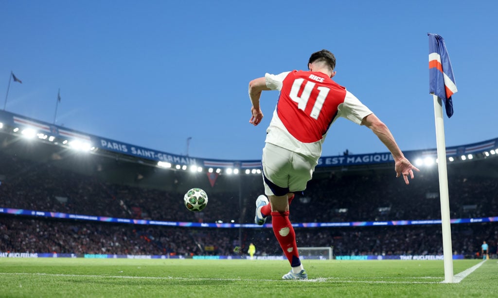 Declan Rice takes a corner during an Arsenal game