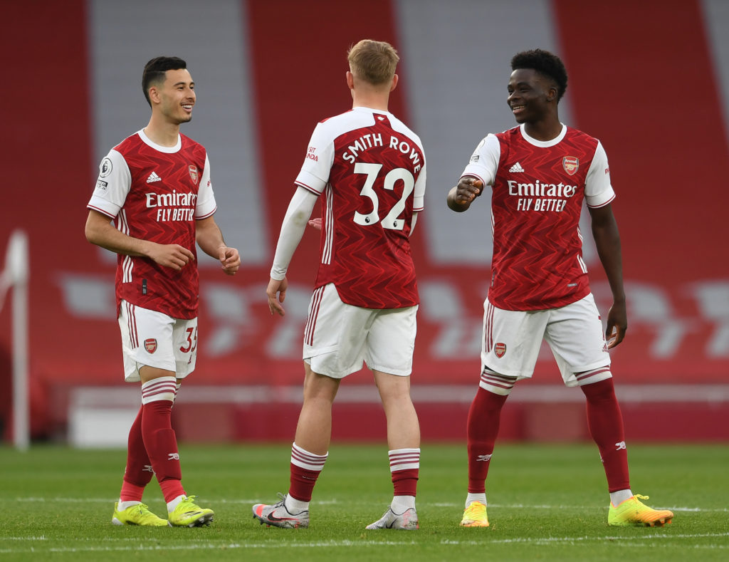 Bukayo Saka, Emile Smith Rowe and Gabriel Martinelli speak during Arsenal vs West Brom
