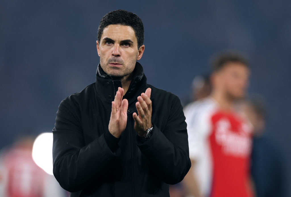 Mikel Arteta applauds after PSG vs Arsenal