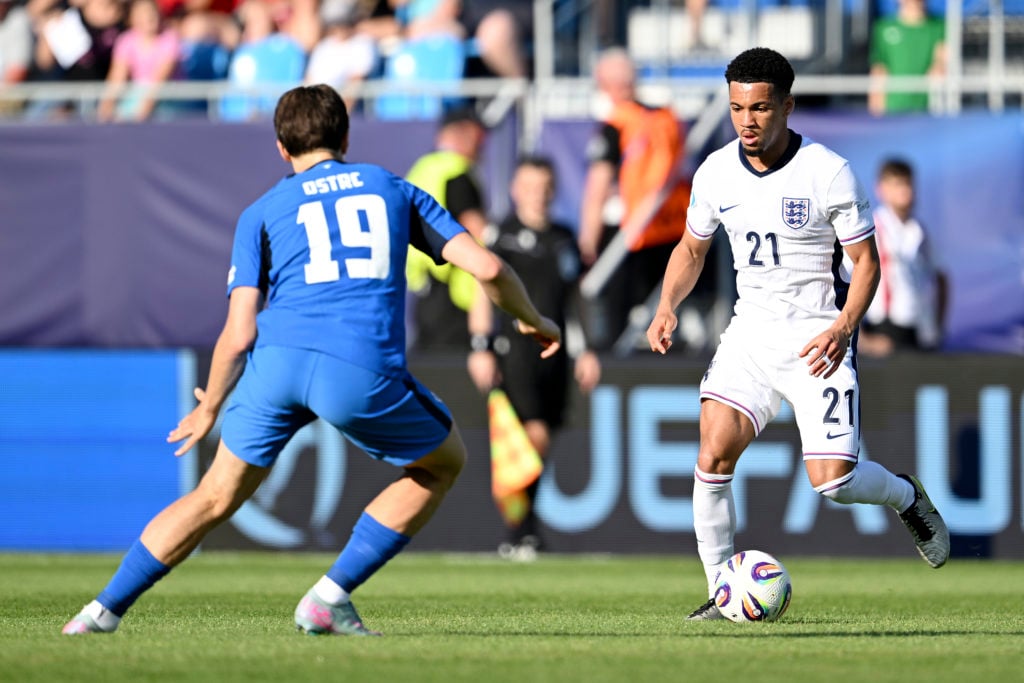 Ethan Nwaneri dribbles with the ball for England under-21s