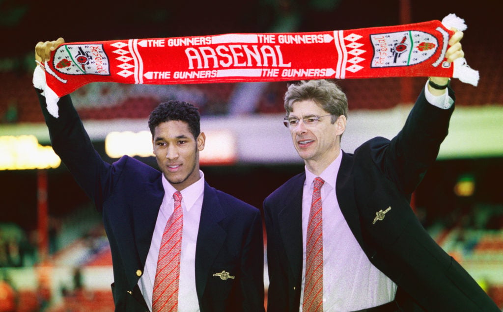 Arsene Wenger and Nicolas Anelka posing with an Arsenal scarf