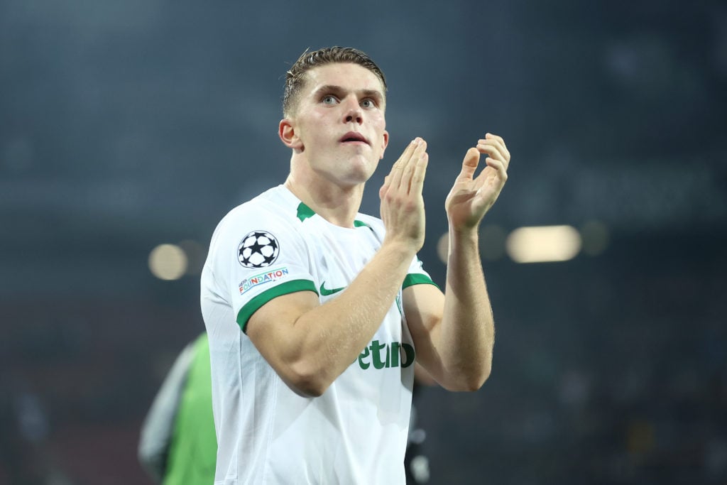 Viktor Gyokeres applauds after Sturm Graz vs Sporting CP
