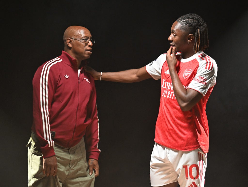 Ian Wright speaks with Eberechi Eze during his Arsenal signing unveiling