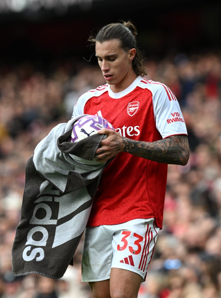 Riccardo Calafiori uses a towel to dry the ball duriung Arsenal vs West Ham