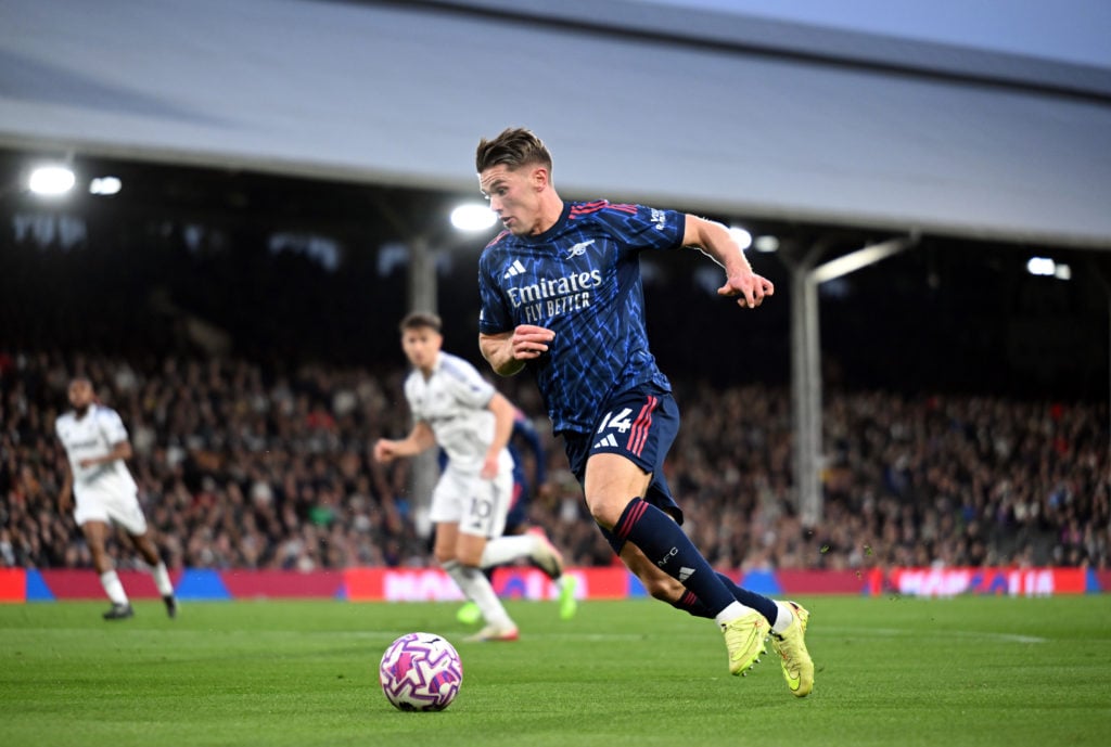 Viktor Gyokeres of Arsenal runs with the ball during the Premier League match between Fulham and Arsenal.
