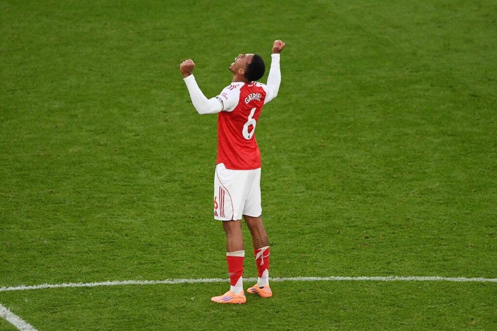 Gabriel Magalhaes celebrates during an Arsenal game