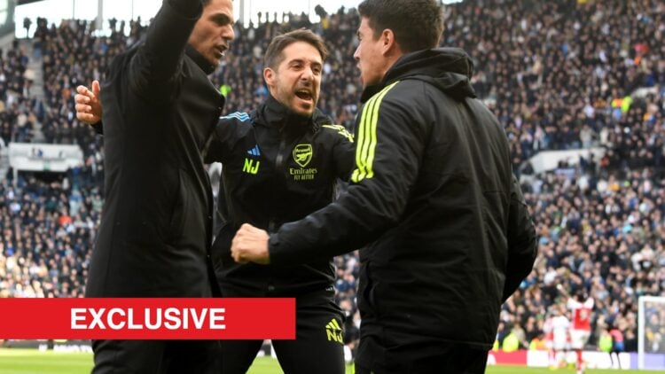 Arsenal manager Mikel Arteta celebrates with 1st team coaches (2ndL) Nico Jover and (R) Carlos Cuesta after the Premier League match between Totten...