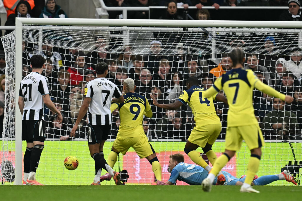 FBL-ENG-PR-NEWCASTLE-TOTTENHAM