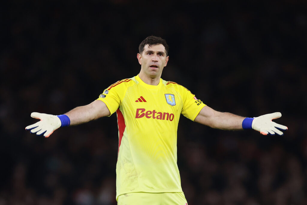 Emiliano Martinez reacts during Arsenal vs Aston Villa