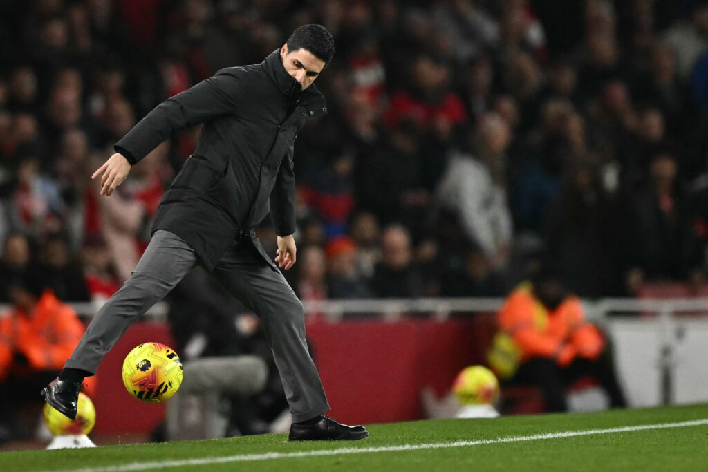 Mikel Arteta controls the ball on the touchline during an Arsenal game