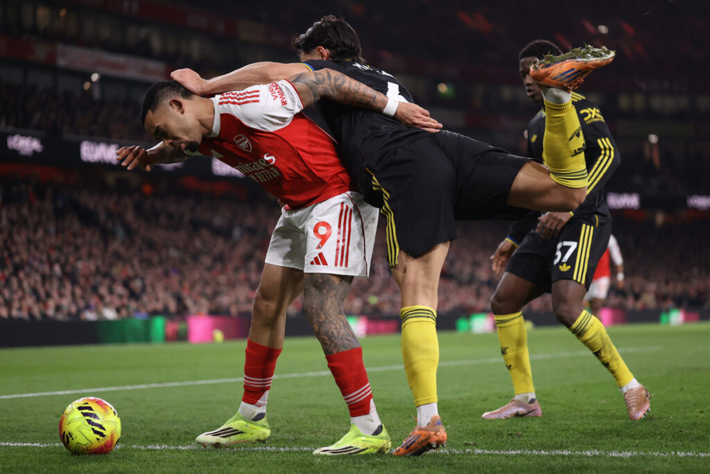 Gabriel Jesus receives a blow to his head from Lisandro Martinez while shielding the ball during Arsenal vs Manchester United