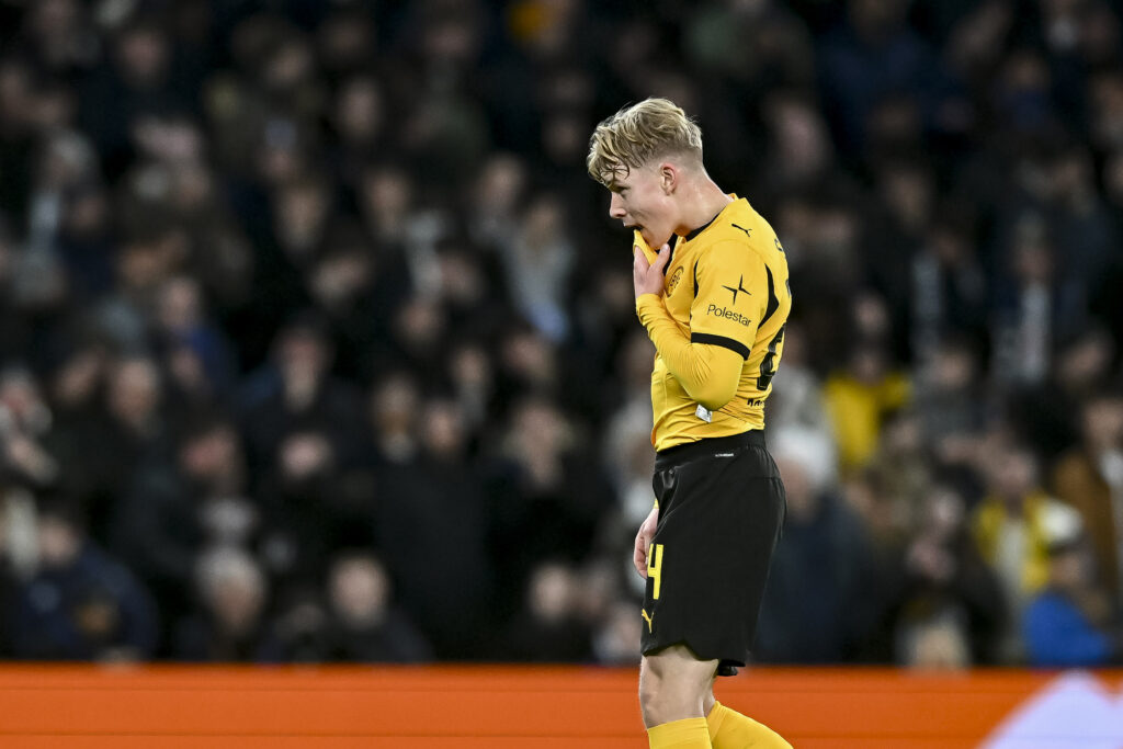 Borussia Dortmund's Daniel Svensson leaves the pitch after getting a red card vs Tottenham