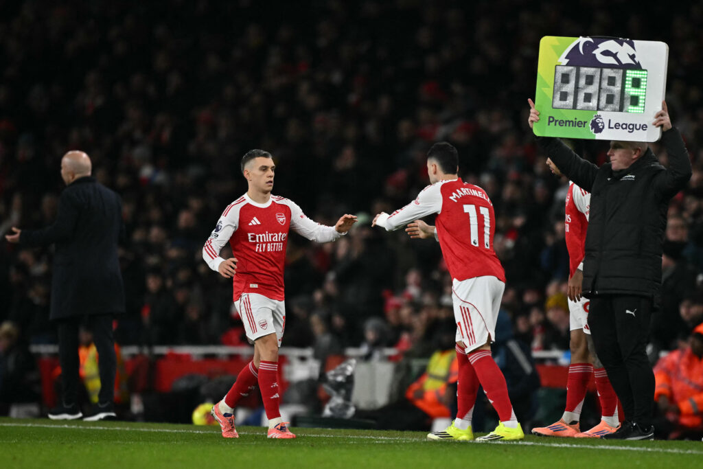 Gabriel Martinelli shakes hands with Leandro Trossard before replacing him during an Arsenal game