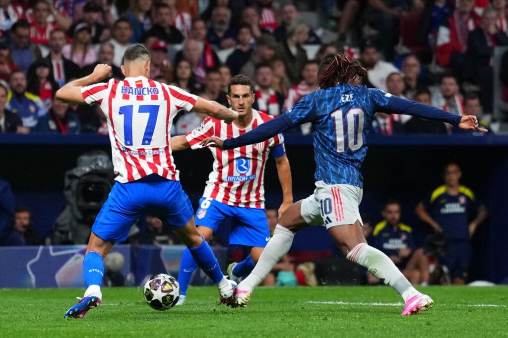 David Hancko and Eberechi Eze involved in a penalty incident during Atletico Madrid vs Arsenal