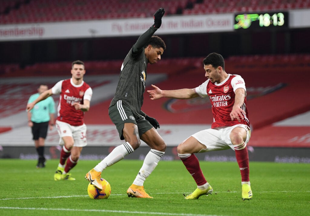 Gabriel Martinelli defends against Marcus Rashford during Arsenal vs Manchester United