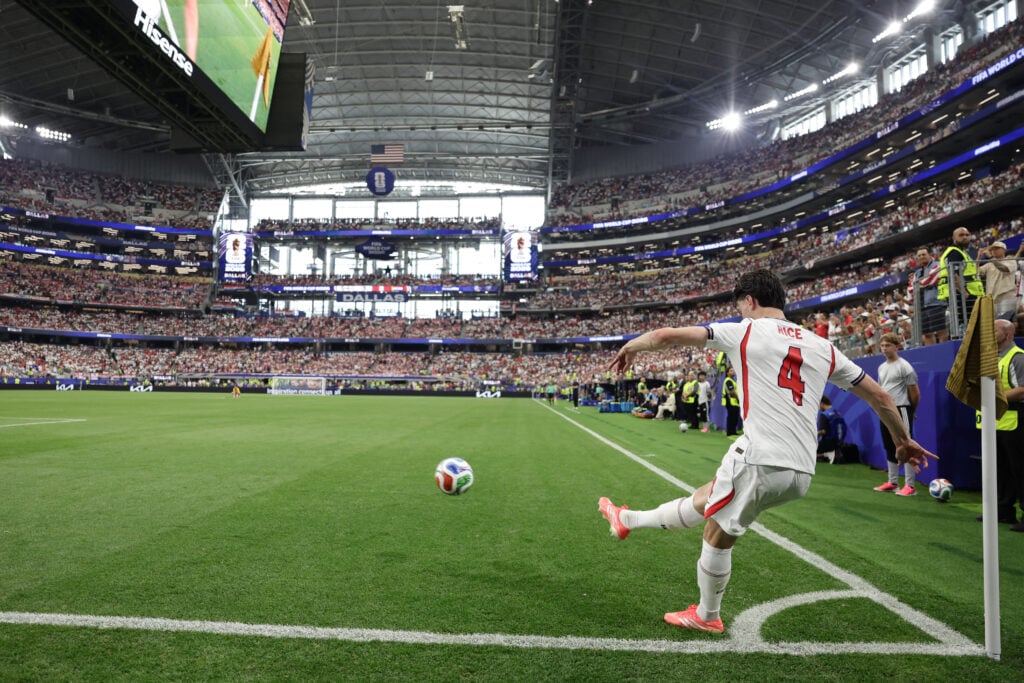 Declan Rice taking a corner for England